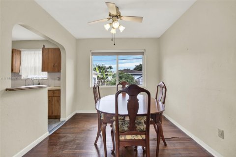 Villa ou maison à vendre à Miami, Floride: 4 chambres, 201.97 m2 № 1695805 - photo 15