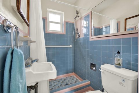 Villa ou maison à vendre à Miami, Floride: 4 chambres, 201.97 m2 № 1695805 - photo 25