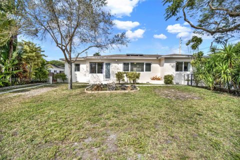 Villa ou maison à vendre à Miami, Floride: 4 chambres, 201.97 m2 № 1695805 - photo 1