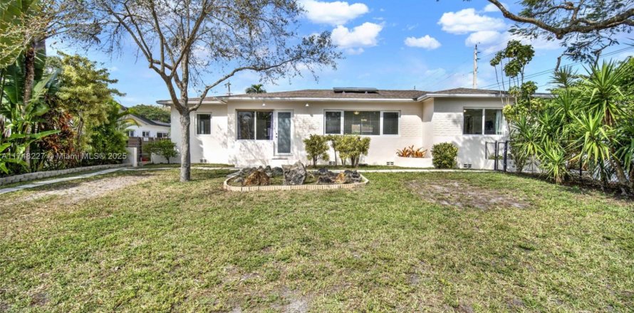 Casa en Miami, Florida 4 dormitorios, 201.97 m2 № 1695805