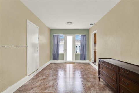 Villa ou maison à vendre à Miami, Floride: 4 chambres, 201.97 m2 № 1695805 - photo 26