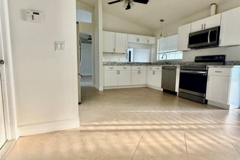 Villa ou maison à vendre à Kissimmee, Floride: 3 chambres, 154.4 m2 № 2228008 - photo 15