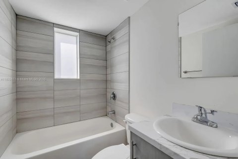Apartment in Miami, Florida 1 bedroom, 46.45 sq.m. № 1804542 - photo 3