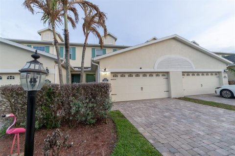 Townhouse in Indian Harbour Beach, Florida 3 bedrooms, 203.73 sq.m. № 2215899 - photo 2