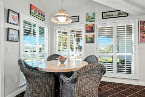 House in New Smyrna Beach, Florida 4 bedrooms, 302.03 sq.m. № 2396264 - photo 25