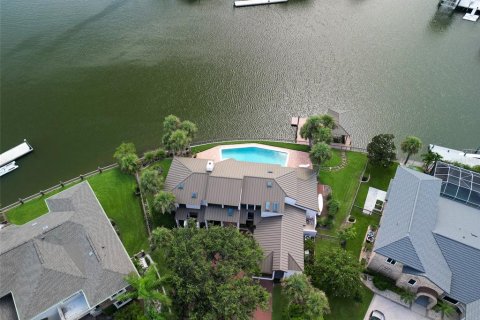 House in New Smyrna Beach, Florida 4 bedrooms, 302.03 sq.m. № 2396264 - photo 7