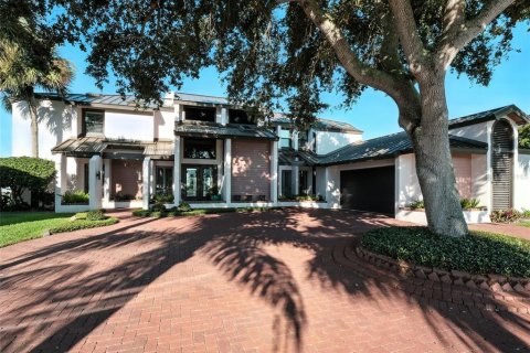 House in New Smyrna Beach, Florida 4 bedrooms, 302.03 sq.m. № 2396264 - photo 8