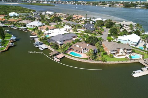 House in New Smyrna Beach, Florida 4 bedrooms, 302.03 sq.m. № 2396264 - photo 5