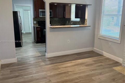 Casa en alquiler en Dania Beach, Florida, 3 dormitorios, 103.86 m2 № 1946257 - foto 8