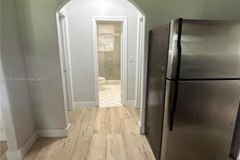 Casa en alquiler en Dania Beach, Florida, 3 dormitorios, 103.86 m2 № 1946257 - foto 7