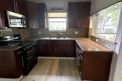 Casa en alquiler en Dania Beach, Florida, 3 dormitorios, 103.86 m2 № 1946257 - foto 12