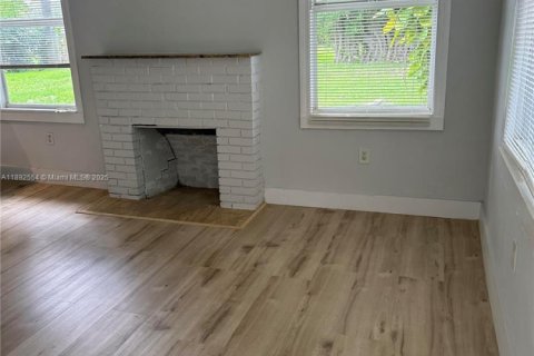 Casa en alquiler en Dania Beach, Florida, 3 dormitorios, 103.86 m2 № 1946257 - foto 4