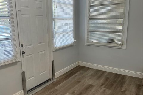 Casa en alquiler en Dania Beach, Florida, 3 dormitorios, 103.86 m2 № 1946257 - foto 2