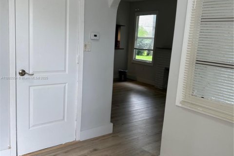 Casa en alquiler en Dania Beach, Florida, 3 dormitorios, 103.86 m2 № 1946257 - foto 3