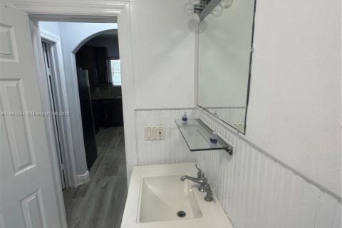 Casa en alquiler en Dania Beach, Florida, 3 dormitorios, 103.86 m2 № 1946257 - foto 13