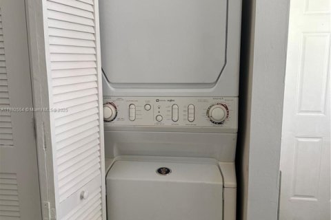 Casa en alquiler en Dania Beach, Florida, 3 dormitorios, 103.86 m2 № 1946257 - foto 16