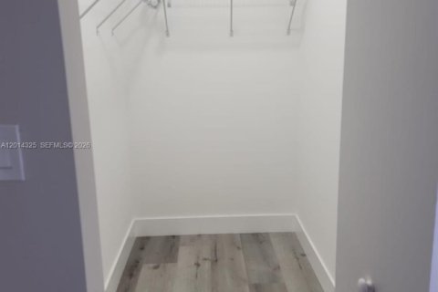 Villa ou maison à louer à Miami, Floride: 3 chambres, 167.22 m2 № 2076393 - photo 10