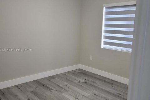Villa ou maison à louer à Miami, Floride: 3 chambres, 167.22 m2 № 2076393 - photo 6
