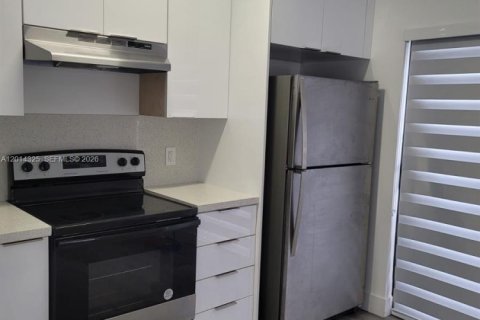 Villa ou maison à louer à Miami, Floride: 3 chambres, 167.22 m2 № 2076393 - photo 4