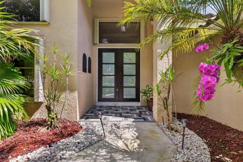 House in Weston, Florida 4 bedrooms, 258.08 sq.m. № 2170446 - photo 2