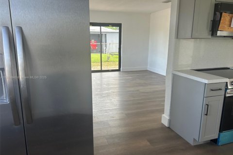 House in Fort Lauderdale, Florida 3 bedrooms, 96.62 sq.m. № 1875664 - photo 5
