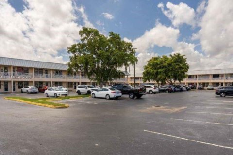 Oficina en alquiler en Tamarac, Florida № 714463 - foto 1