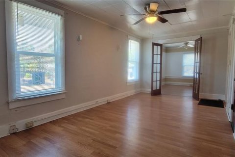 Propiedad comercial en venta en Saint Petersburg, Florida, 6 dormitorios, 243.59 m2 № 2111725 - foto 10