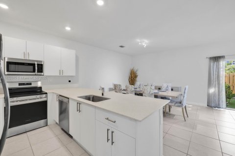 Townhouse in Homestead, Florida 3 bedrooms, 135.64 sq.m. № 1786583 - photo 9