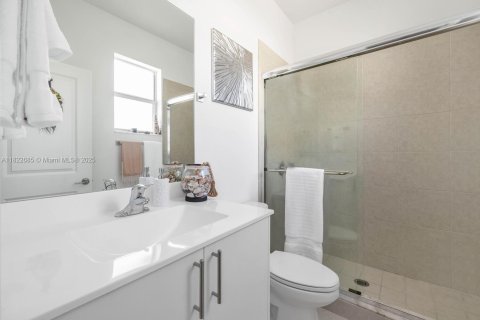Townhouse in Homestead, Florida 3 bedrooms, 135.64 sq.m. № 1786583 - photo 22