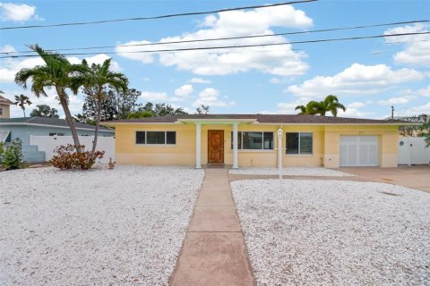 Villa ou maison à vendre à Saint Pete Beach, Floride: 2 chambres, 101.26 m2 № 2166860 - photo 16