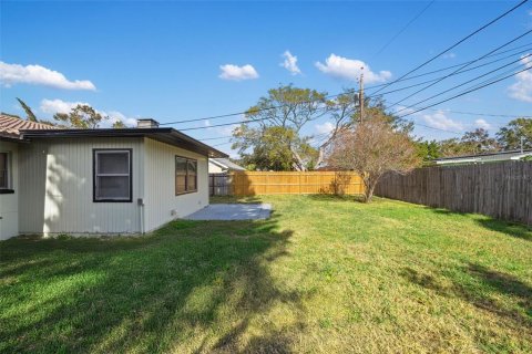 House in Dunedin, Florida 3 bedrooms, 158.86 sq.m. № 1751512 - photo 2