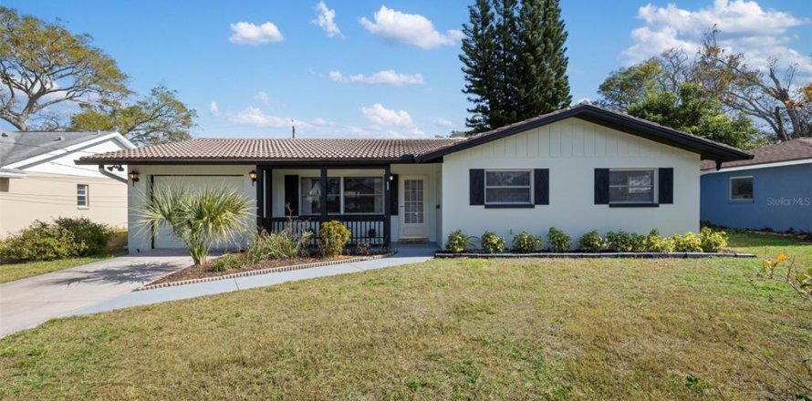House in Dunedin, Florida 3 bedrooms, 158.86 sq.m. № 1751512