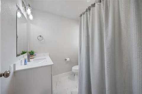 House in Dunedin, Florida 3 bedrooms, 158.86 sq.m. № 1751512 - photo 10