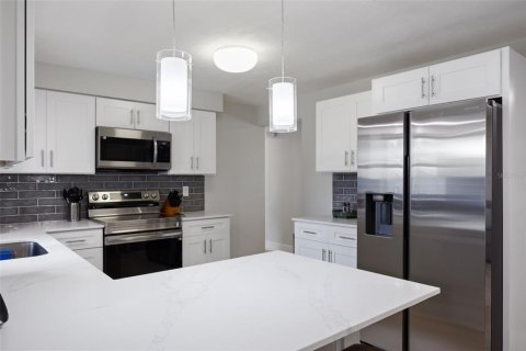 House in Dunedin, Florida 3 bedrooms, 158.86 sq.m. № 1751512 - photo 14