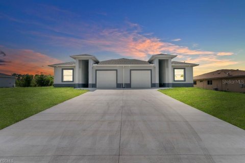 Propiedad comercial en venta en Lehigh Acres, Florida, 111.39 m2 № 2166651 - foto 1