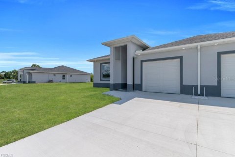 Propiedad comercial en venta en Lehigh Acres, Florida, 111.39 m2 № 2166651 - foto 3