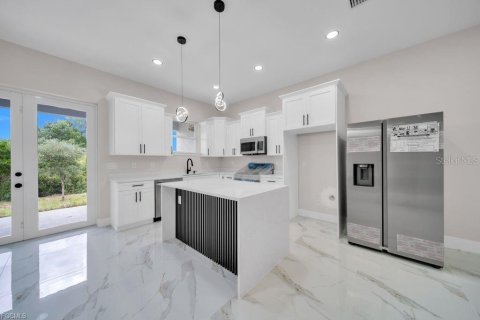 Propiedad comercial en venta en Lehigh Acres, Florida, 111.39 m2 № 2166651 - foto 5