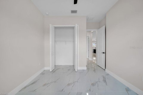 Propiedad comercial en venta en Lehigh Acres, Florida, 111.39 m2 № 2166651 - foto 18
