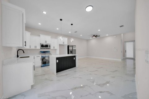 Propiedad comercial en venta en Lehigh Acres, Florida, 111.39 m2 № 2166651 - foto 16