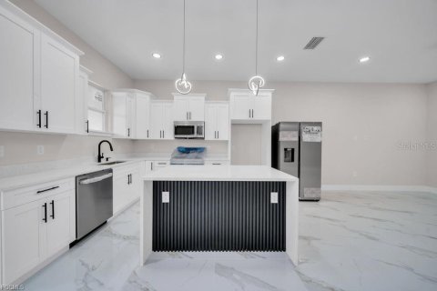 Propiedad comercial en venta en Lehigh Acres, Florida, 111.39 m2 № 2166651 - foto 6