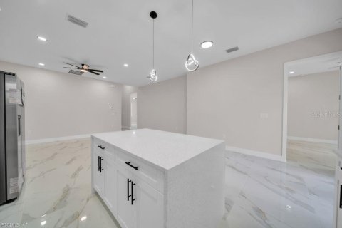 Propiedad comercial en venta en Lehigh Acres, Florida, 111.39 m2 № 2166651 - foto 8