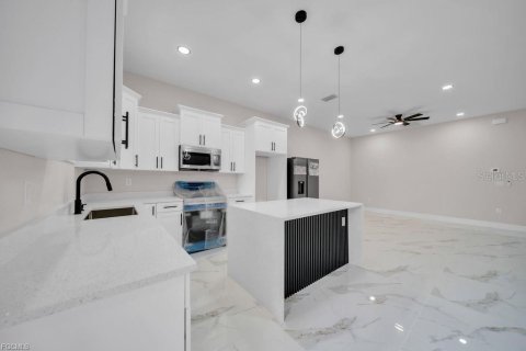Propiedad comercial en venta en Lehigh Acres, Florida, 111.39 m2 № 2166651 - foto 7