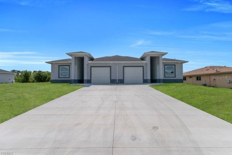 Propiedad comercial en venta en Lehigh Acres, Florida, 111.39 m2 № 2166651 - foto 2
