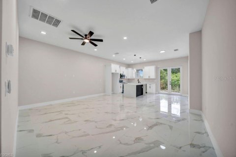 Propiedad comercial en venta en Lehigh Acres, Florida, 111.39 m2 № 2166651 - foto 25