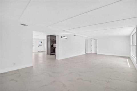 Villa ou maison à vendre à Port Charlotte, Floride: 4 chambres, 177.81 m2 № 2351612 - photo 22