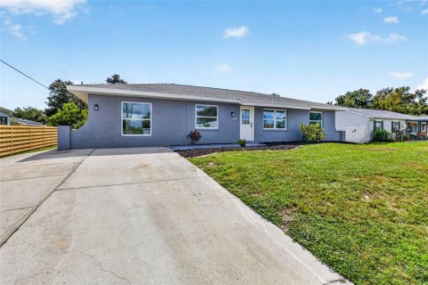 Casa en Port Charlotte, Florida 4 dormitorios, 177.81 m2 № 2351612