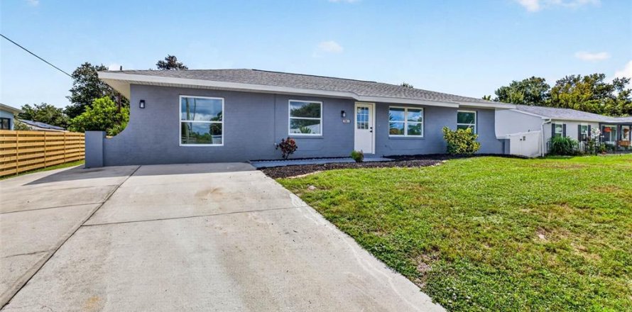 Villa ou maison à Port Charlotte, Floride 4 chambres, 177.81 m2 № 2351612