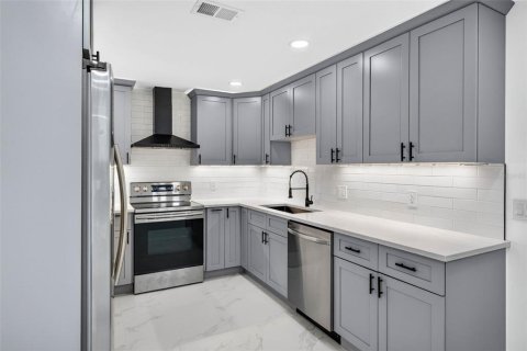 Villa ou maison à vendre à Port Charlotte, Floride: 4 chambres, 177.81 m2 № 2351612 - photo 15