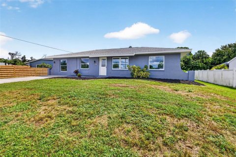 Villa ou maison à vendre à Port Charlotte, Floride: 4 chambres, 177.81 m2 № 2351612 - photo 4