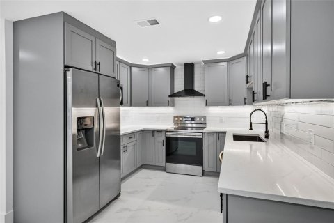 Villa ou maison à vendre à Port Charlotte, Floride: 4 chambres, 177.81 m2 № 2351612 - photo 17
